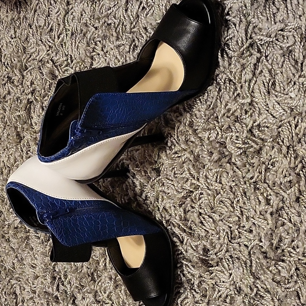 Brand New Statement Piece a Must Buy sz8